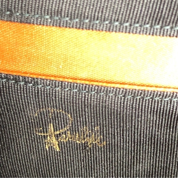 Vintage black faux leather handbag with red Bakelite handle and buckle - Picture 6 of 12